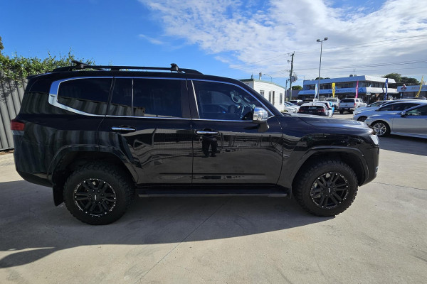 2022 Toyota LandCruiser FJA300R Sahara SUV Image 2