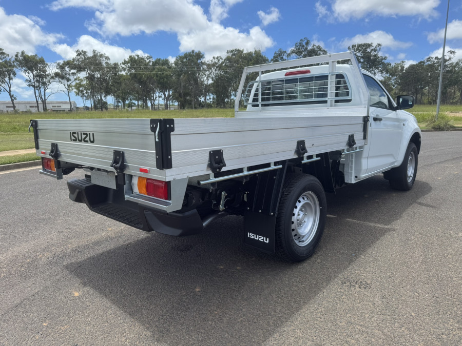 2026 Isuzu D-MAX RG SX Cab Chassis Image 3