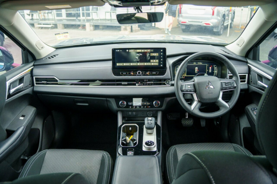 2025 Mitsubishi Outlander ZM LS SUV Image 17