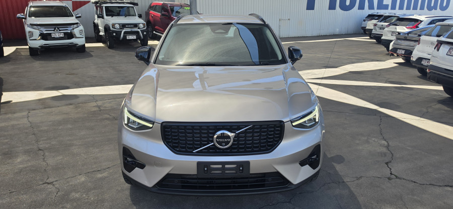 2023 Volvo XC40 XZ Ultimate B5 Dark SUV Image 2