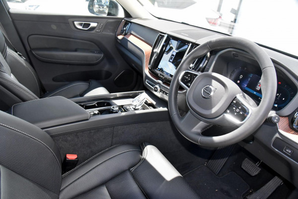 2023 Volvo XC60  Ultimate B6 Dark SUV Image 4