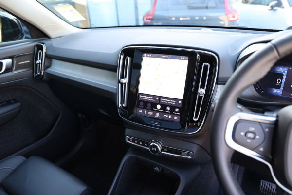 2026 Volvo XC40 XZ Ultra B4 Dark SUV Image 17