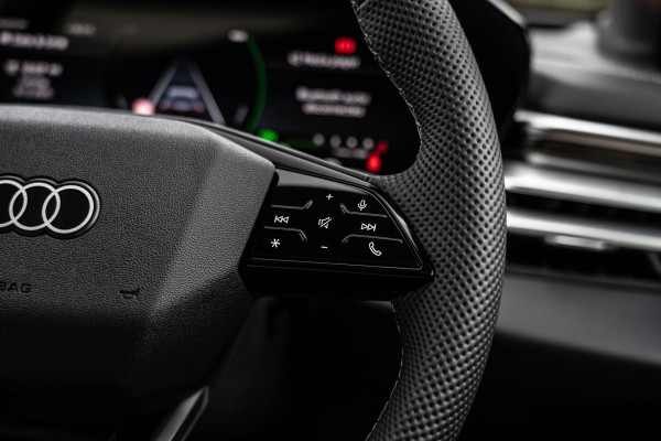 2025 Audi A5 B10 e-hybrid S-Line Hatch image 11