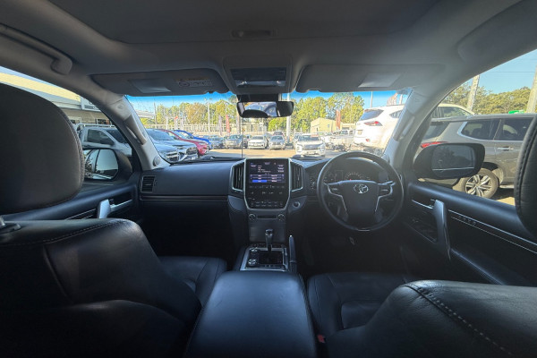 2019 Toyota LandCruiser VDJ200R Sahara SUV Image 14