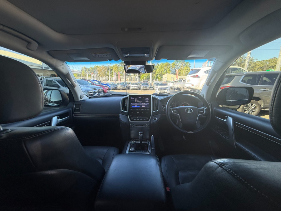 2019 Toyota LandCruiser VDJ200R Sahara SUV Image 14