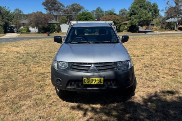 2015 Mitsubishi Triton Cab Chassis