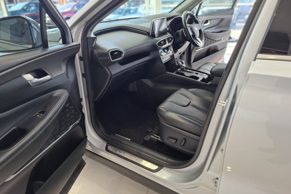 2018 Hyundai Santa Fe DM5 Series II Highlander SUV Image 14