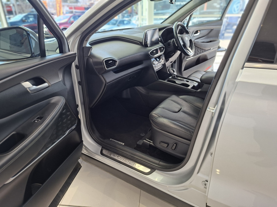 2018 Hyundai Santa Fe DM5 Series II Highlander SUV Image 14