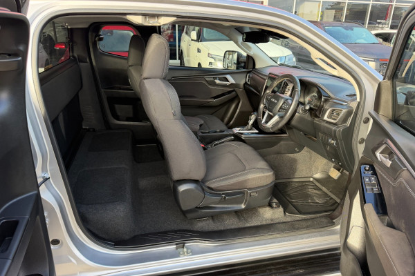2021 MY22 Isuzu D-MAX RG LS-U Ute Image 16