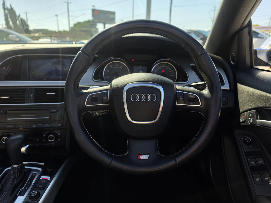 2010 Audi S5 8T  Convertible Image 4