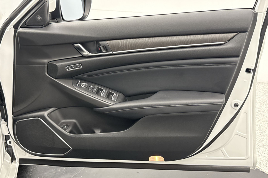 2020 MY21 Honda Accord 10th Gen VTi-LX Sedan Image 19