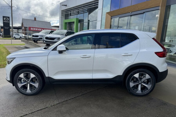 2025 MY26 Volvo XC40 XZ Ultra B4 Bright SUV Image 8