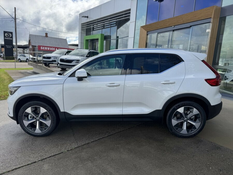2025 MY26 Volvo XC40 XZ Ultra B4 Bright SUV Image 8