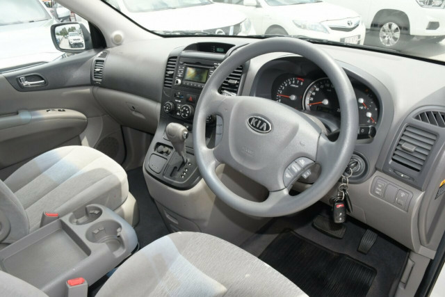 2010 Kia Grand Carnival Si 6 of 19