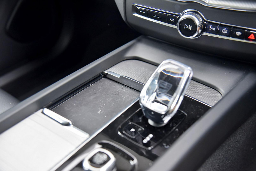 2023 Volvo XC60  Ultimate B5 Bright SUV Image 12