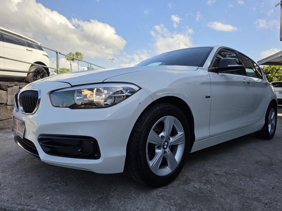 2016 BMW 1 Series F20 LCI 118i Sport Line Hatch Image 3