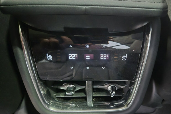 2025 Volvo EX90  Plus Twin Motor SUV Image 19