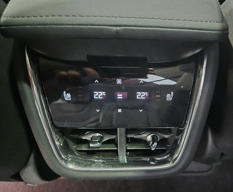 2025 Volvo EX90  Plus Twin Motor SUV Image 19