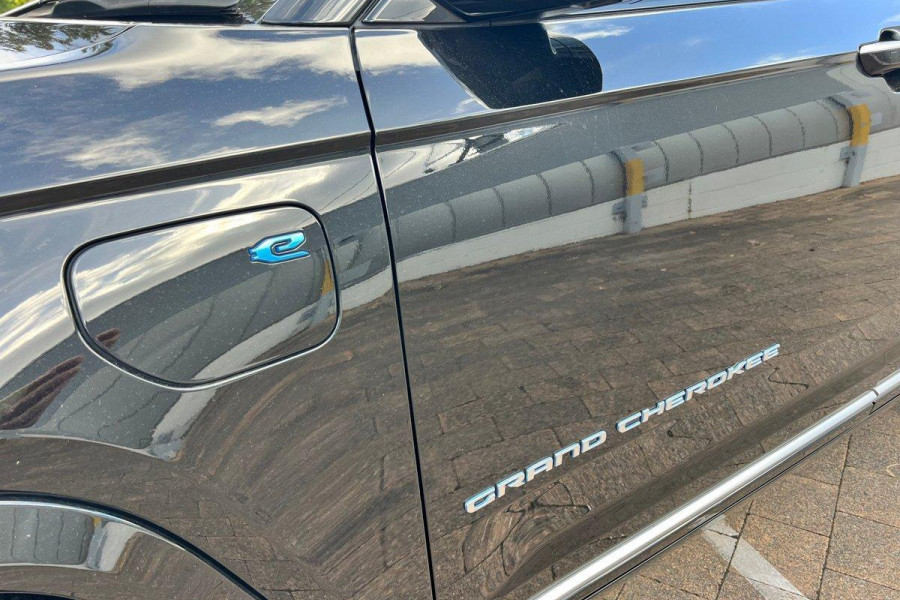 2022 MY23 Jeep Grand Cherokee WL Summit Reserve 4xe SUV Image 13