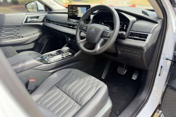 2025 Mitsubishi Outlander ZM Exceed SUV Image 16