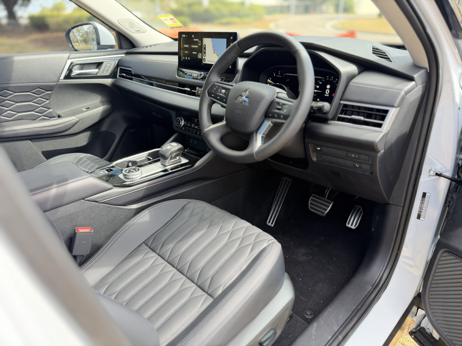 2025 Mitsubishi Outlander ZM Exceed SUV Image 16