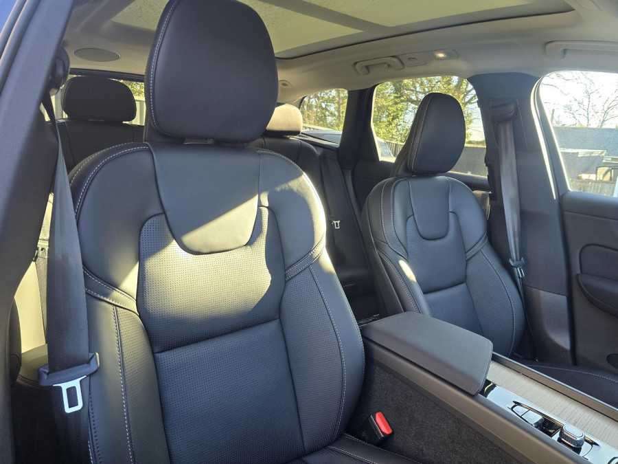 2026 Volvo XC60 UZ Ultra B5 Dark SUV Image 15