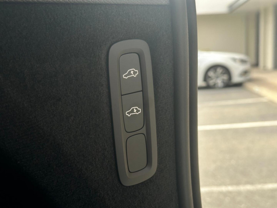 2026 Volvo XC90 L Series Black Edition SUV Image 8