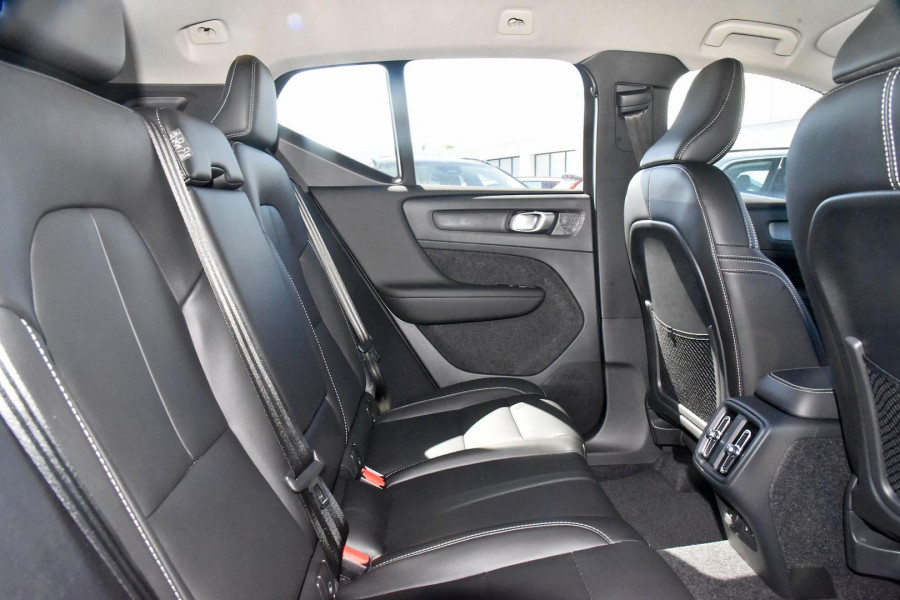 2024 MY25 Volvo XC40  Ultra B4 Bright SUV Image 9