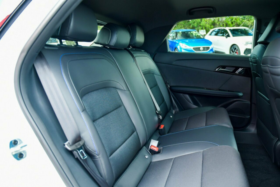 2024 MG MG4 MEH32 Essence 64 Hatch Image 7