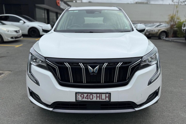 2025 Mahindra XUV700  AX7L SUV Image 3