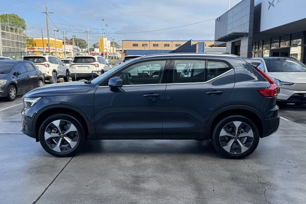 2026 Volvo XC40 XZ Ultra B4 Bright SUV Image 7