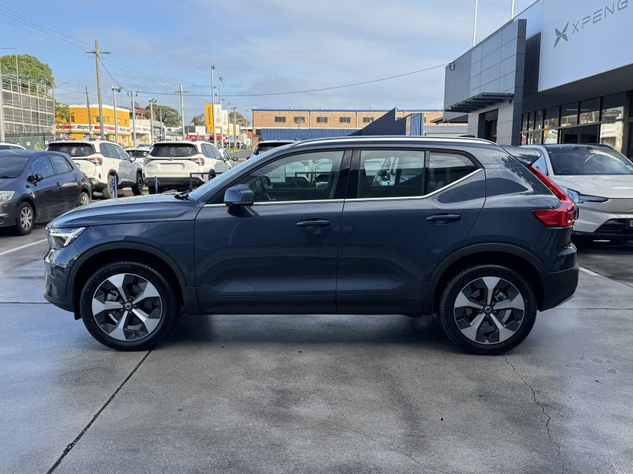 2026 Volvo XC40 XZ Ultra B4 Bright SUV Image 7