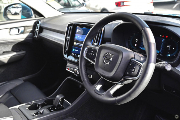 2025 Volvo XC40  Plus B4 SUV Image 6