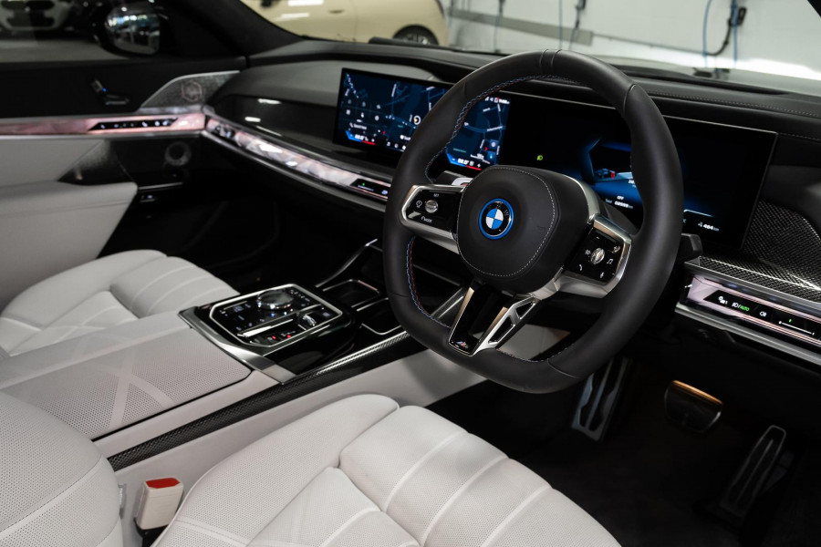 2024 BMW i7 G70 M70 xDrive Sedan