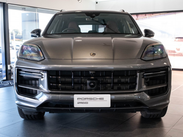 2024 MY25 Porsche Cayenne Turbo E-Hybrid SUV image 3