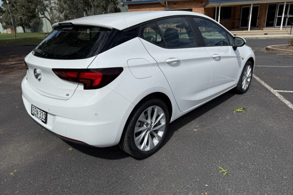 2019 Holden Astra BK R Hatch Image 5