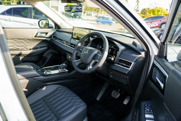 2025 Mitsubishi Outlander ZM Exceed SUV Image 17