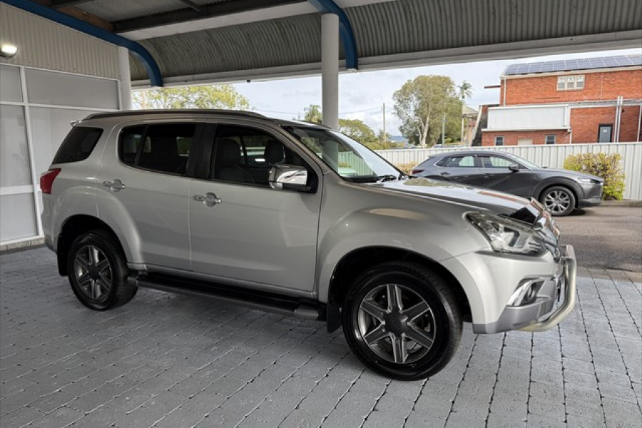 2017 Isuzu MU-X LS-T SUV Image 6