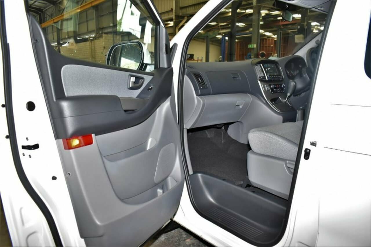 2020 Hyundai iMax TQ4 Active Wagon Image 9