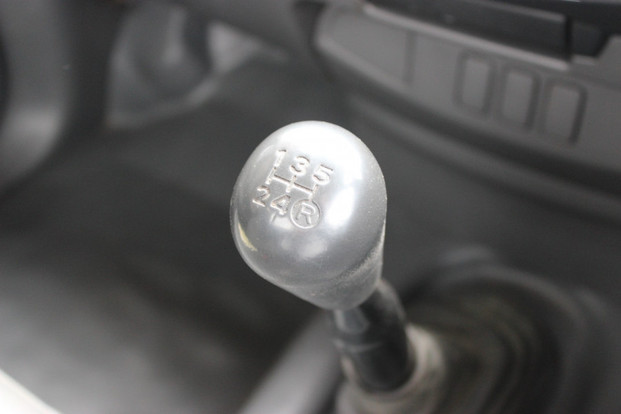 2012 Toyota HiLux TGN16R  Workmate Cab chassis - single cab Image 15