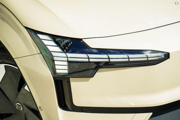 2026 Volvo EX30  Single Motor Extended Range Ultra SUV Image 12