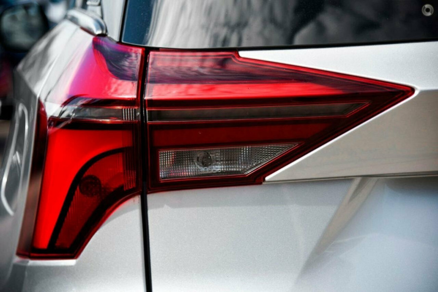 2025 Mahindra XUV700  AX7L SUV Image 15