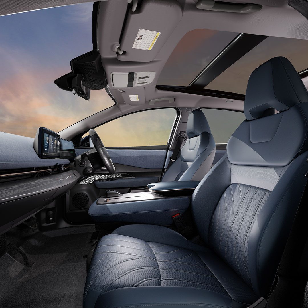 2/4 Nappa Leather Seats<sup>20</sup> with Ultrasuede Inserts available on EVOLVE grade Image
