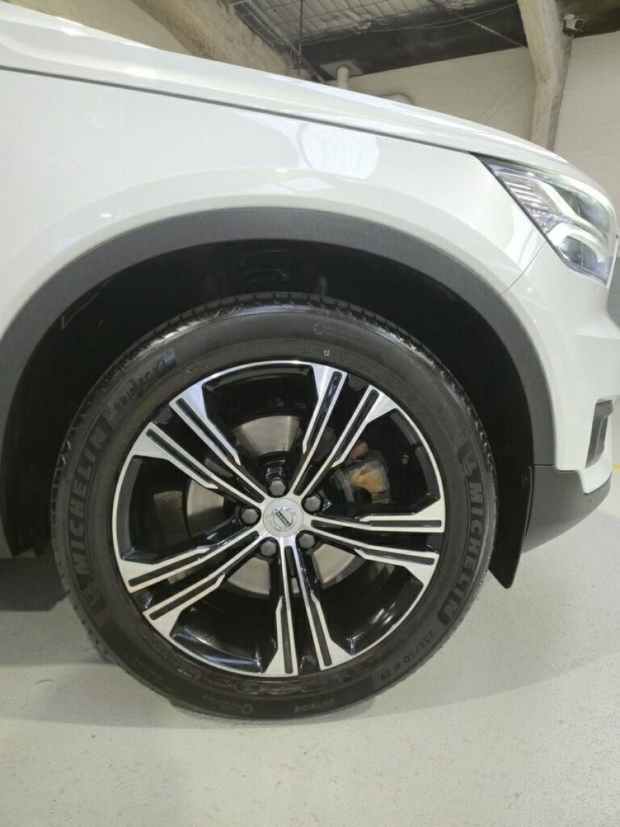 2022 Volvo XC40 XZ T4 Inscription SUV Image 4