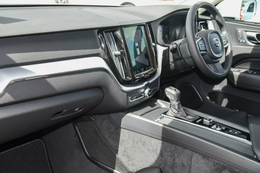 2019 MY20 Volvo XC60 UZ D4 Momentum Suv Image 8