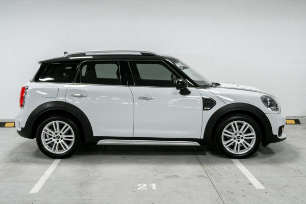 2018 MINI Countryman F60 Cooper SUV image 3