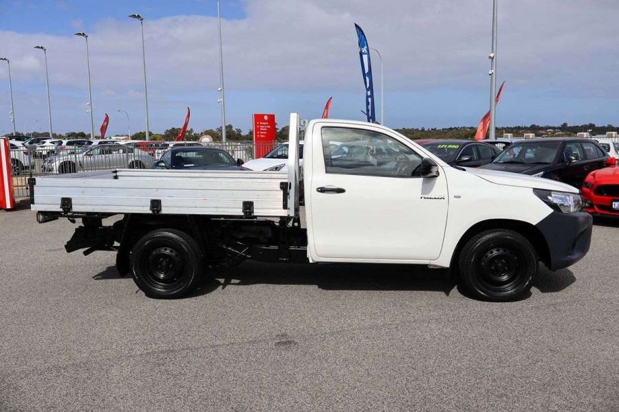 2018 Toyota HiLux TGN WorkMate Single Cab Chassis Image 5