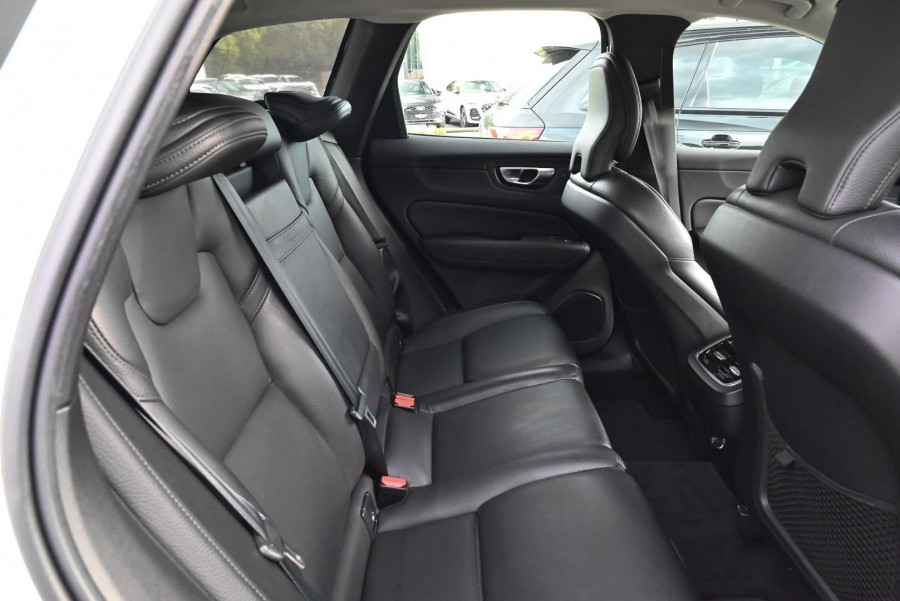 2019 MY20 Volvo XC60 UZ D4 Momentum SUV Image 11