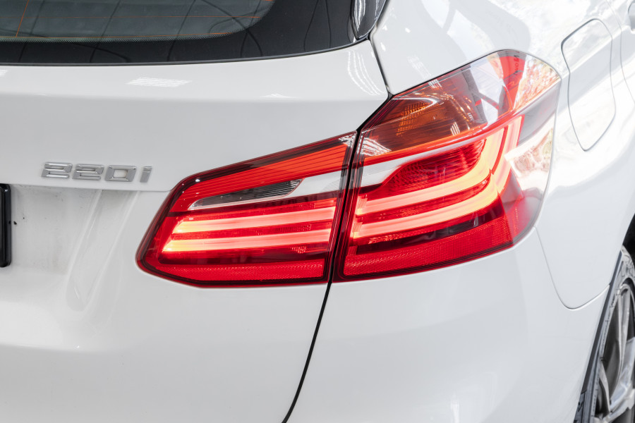 2015 BMW 2 Series 220i Sport Line Hatch Image 22