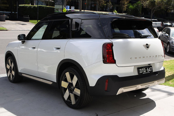 2025 MINI Countryman U25 S Favoured SUV image 9